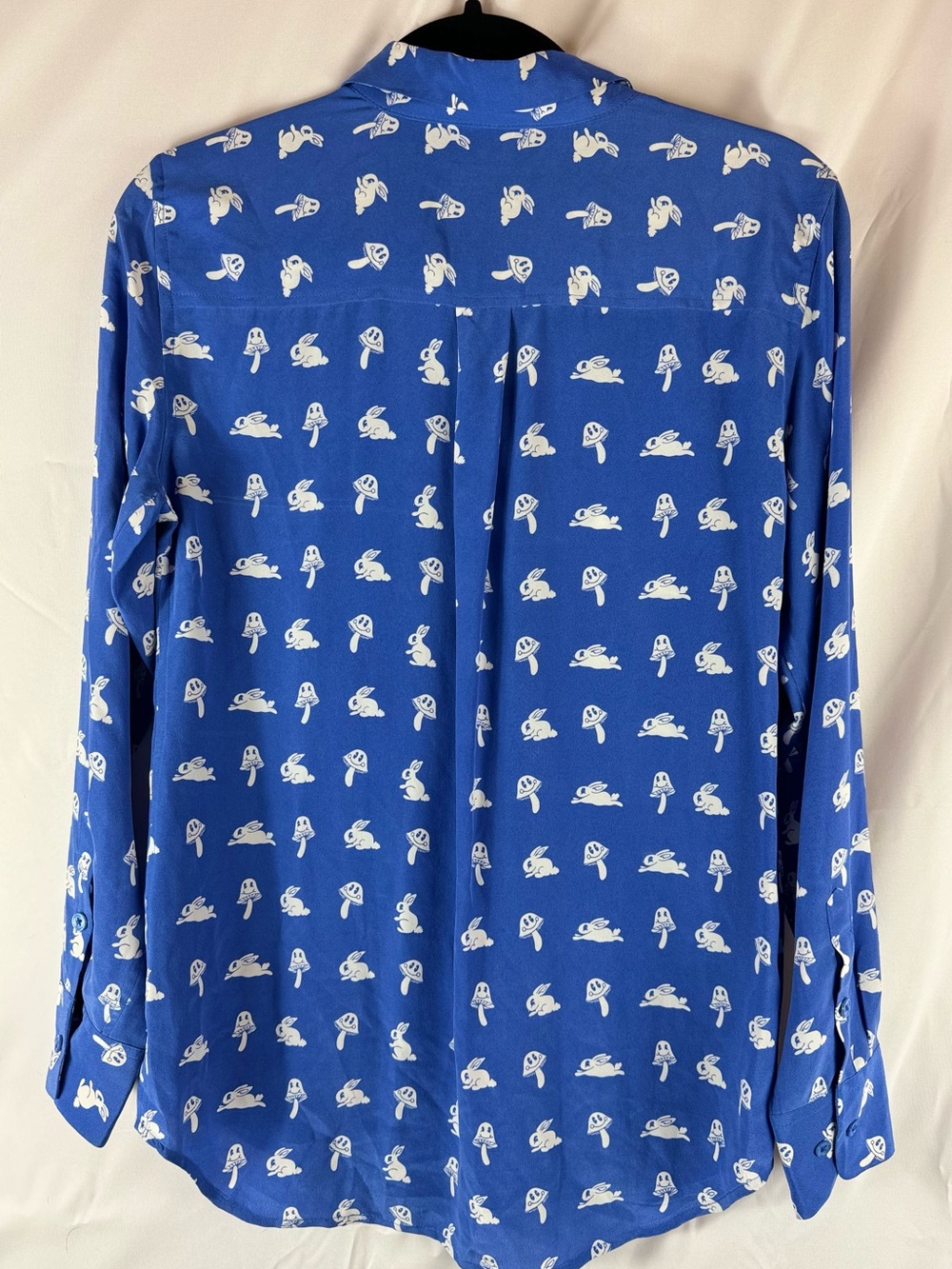 Equipment Silk Blue Button-Up Blouse with Bunny + Mushroom Print Size Small E61 - Picture 4 of 14